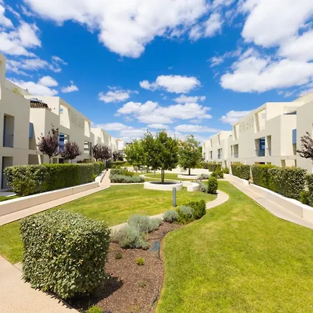 Luxury 2br With Garden & Pool Cd *