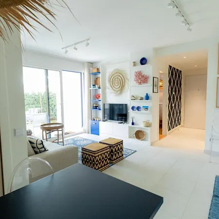 Apartman Luxury 2br With Garden & Pool Cd